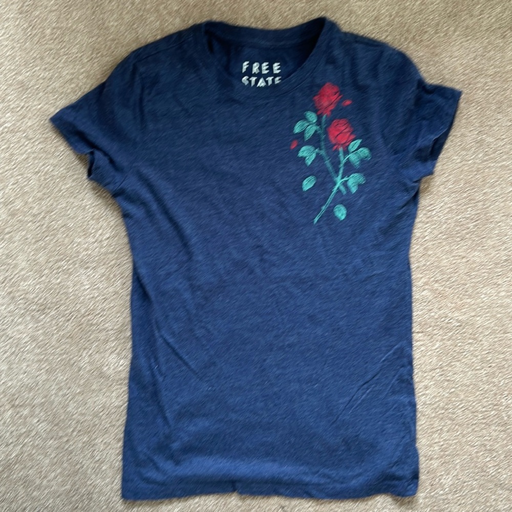 Free State blue tshirt rose motif - rosebud vine on left corner